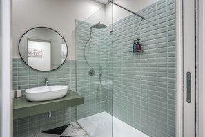 Condo, Balcony | Bathroom | Shower, hair dryer, towels, toilet paper - Lady Rose One (Naples)