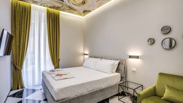 Apartment, Balkon | Kostenlose Babybetten, Bettwäsche