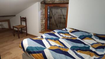 2 chambres, fer et planche à repasser, Wi-Fi, draps fournis