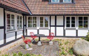 Outdoor dining - 2 bedroom pet friendly home in Höganäs (Höganäs)