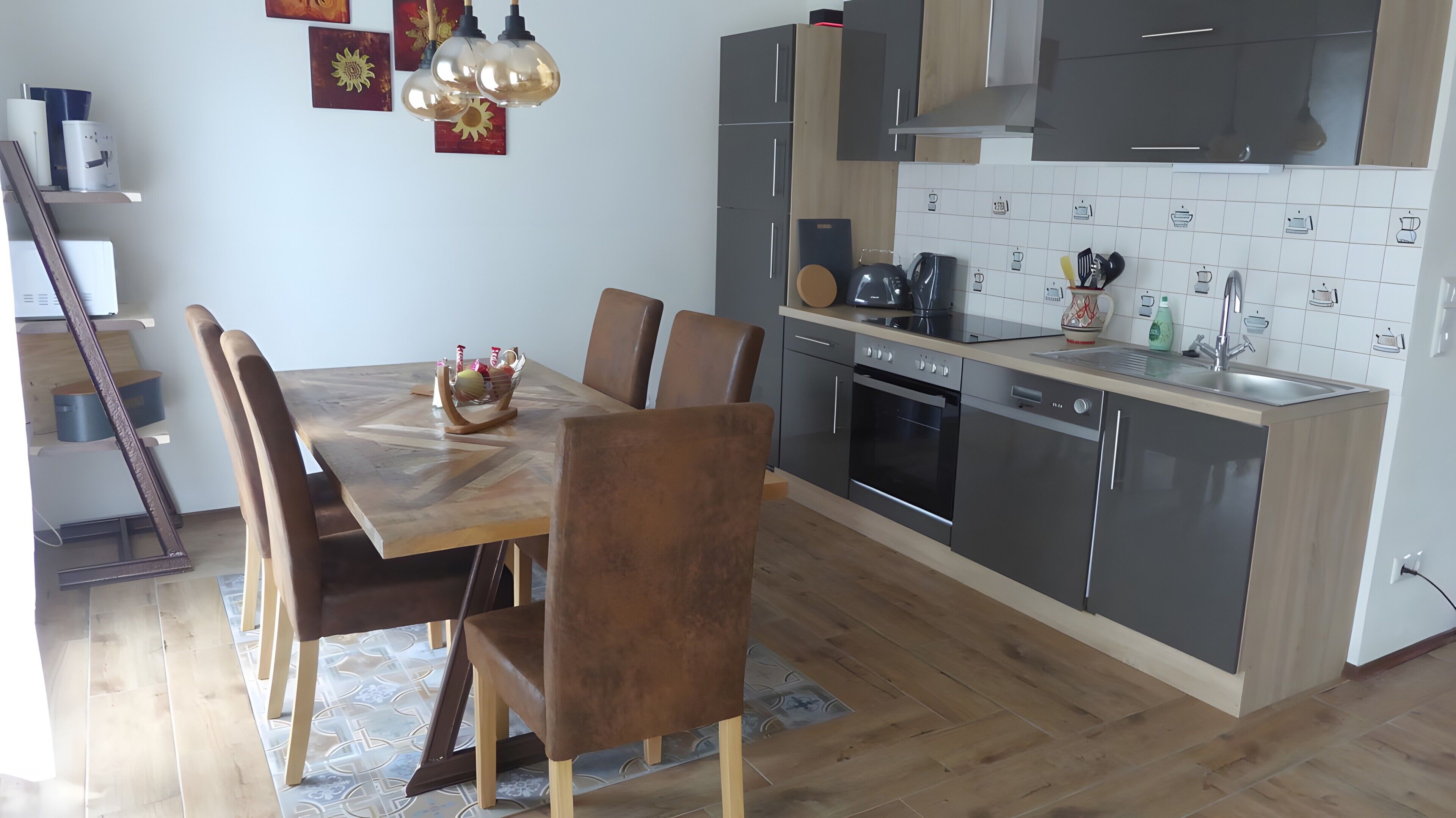 Kühlschrank, Mikrowelle, Ofen, Herdplatte