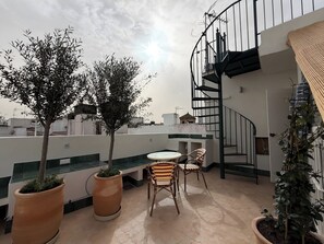 Outdoor dining - Alameda Grand Luxury (Sevilla)
