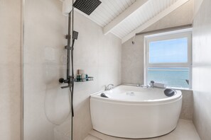 Shower, hair dryer, towels - MarioLuxury Seafront Penthouse with Jacuzzi (Kalives)