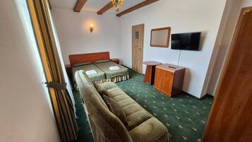 Double Room, 1 Bedroom, Garden View | Free WiFi, bed sheets