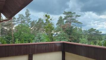 Family Room, Garden View | Property grounds