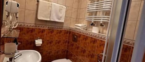 Double Room, Balcony, Garden View | Bathroom | Shower, hair dryer, towels, soap