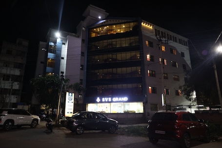 Exterior. SVS Grand