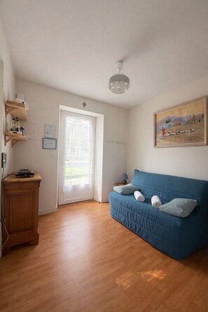 Living area - Cosy studio with private garden - Seafront 1 min away - Domaine Monval Pornic (Pornic)