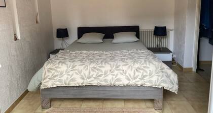 Visitez la Provence- Villa 3 chambres-6 personnes- jardin & piscine