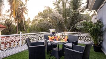 Villa, 4 Schlafzimmer | Speisen im Freien