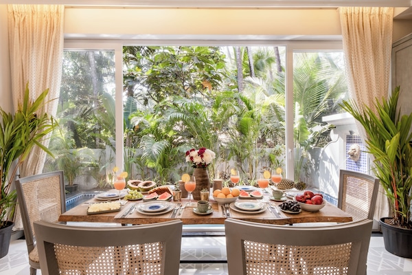 Villa, 4 Bedrooms | Dining
