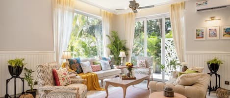 Villa, 4 habitaciones | Área de sala de estar