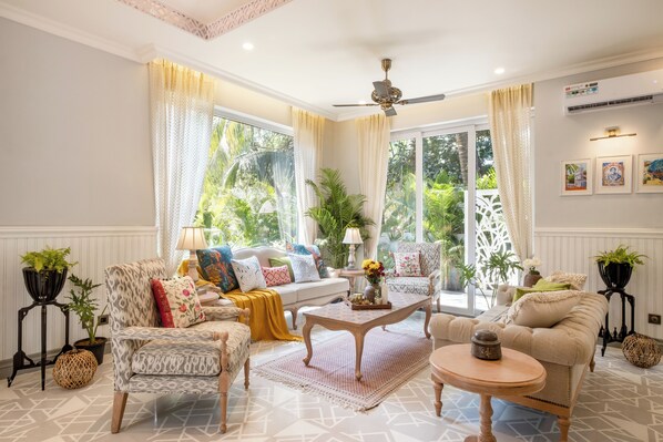 Villa, 4 Bedrooms | Living area