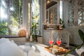 Villa, 4 Bedrooms | Interior