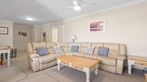 Smart TV - 9 23-25 Lake Street by Pacific Coast Holidays (Forster)