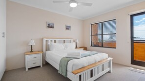 2 bedrooms, Internet, bed sheets - 9 23-25 Lake Street by Pacific Coast Holidays (Forster)