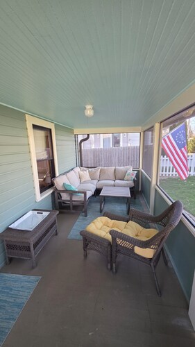 Family Cottage No. 6 ☼ in charming Put-in-Bay Sleeps 6