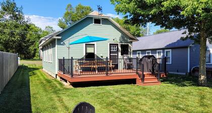 Family Cottage No. 6 ☼ in charming Put-in-Bay Sleeps 6