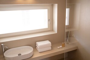 Shower, hair dryer, bidet, towels - Time to Be - CANAPA Luxury Apartments (Peschiera del Garda)