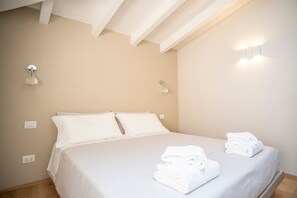 2 bedrooms, iron/ironing board, travel cot, free WiFi - Time to Be - CANAPA Luxury Apartments (Peschiera del Garda)