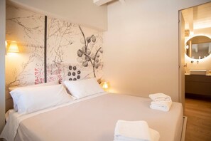 1 habitación, tabla de planchar con plancha y cuna de viaje 