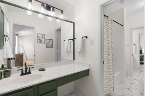 Free toiletries, soap, shampoo, toilet paper - Large Groups' Luxury House Pool Sleep 22 (Round Rock)