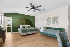 Room - Large Groups' Luxury House Pool Sleep 22 (Round Rock)