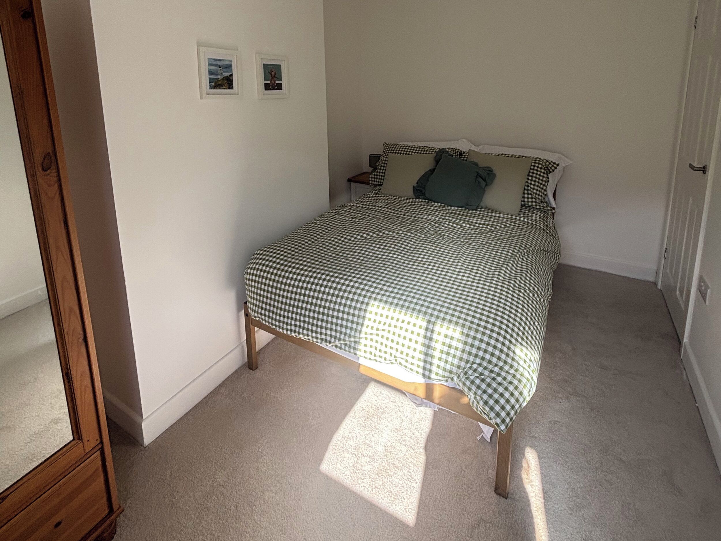 Cottage | 2 bedrooms, individually decorated, individually furnished
