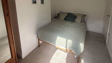 Cottage | 2 bedrooms, individually decorated, individually furnished