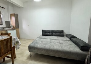 Apartment, Smoking | 7 bedrooms - Giovanni Apartments (Igoumenitsa)