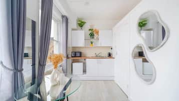 Microwave, coffee/tea maker, electric kettle, toaster
