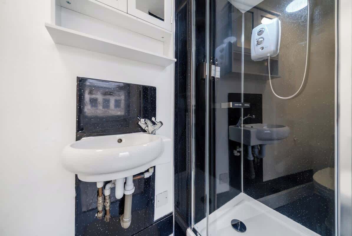 Shower, hair dryer, towels, shampoo