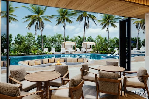 Outdoor pool, pool cabanas (surcharge)