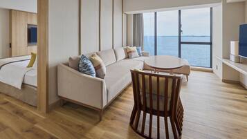 In-room safe, free WiFi, bed sheets