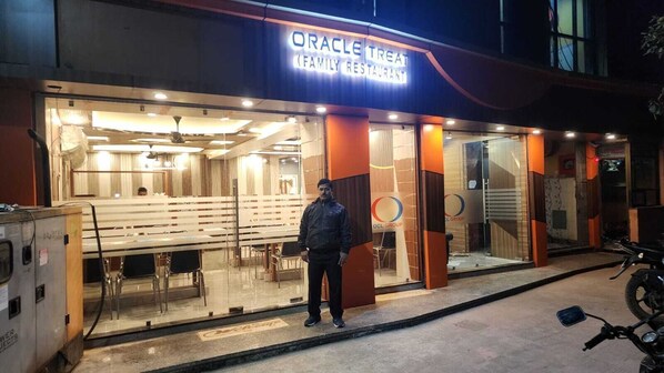Exterior - Oracle Guest House (Kharagpur)