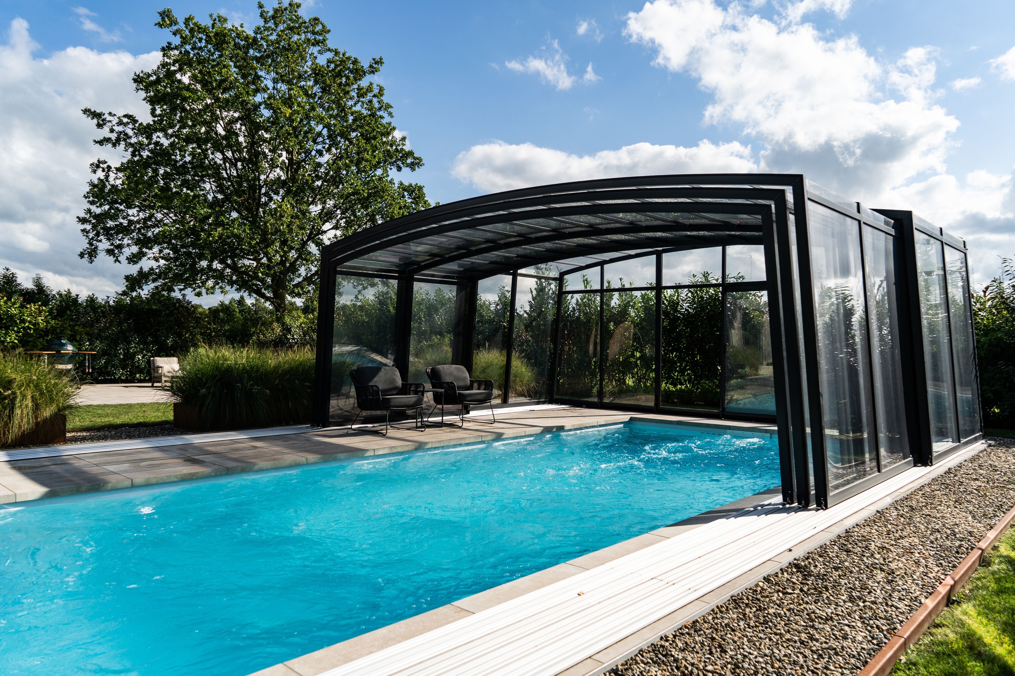 Piscine couverte, piscine extérieure