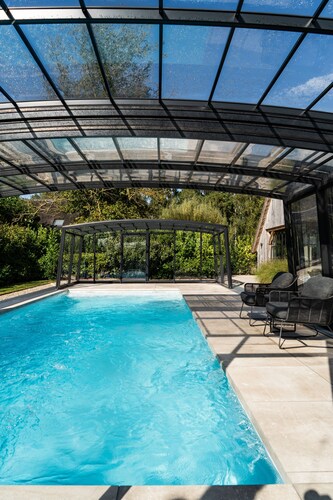 Detached wellness cottage with private heated pool