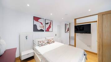 Iron/ironing board, WiFi, bed sheets