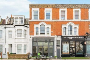 Exterior - Stylish Split-Level 1BR in Fulham (Sleeps 4) (Greater London)