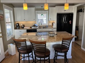 Fridge, microwave, oven, stovetop - 5 Bedroom cottage in Ocean Park (Old Orchard Beach)