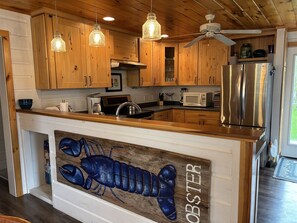 Fridge, microwave, oven, stovetop - 4 Bedroom 2.5 Bath house in Kinney Shores (Saco)