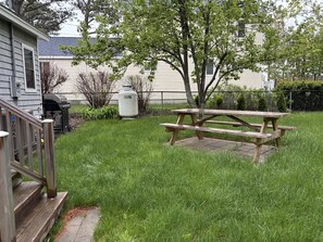 Outdoor dining - 4 Bedroom 2.5 Bath house in Kinney Shores (Saco)
