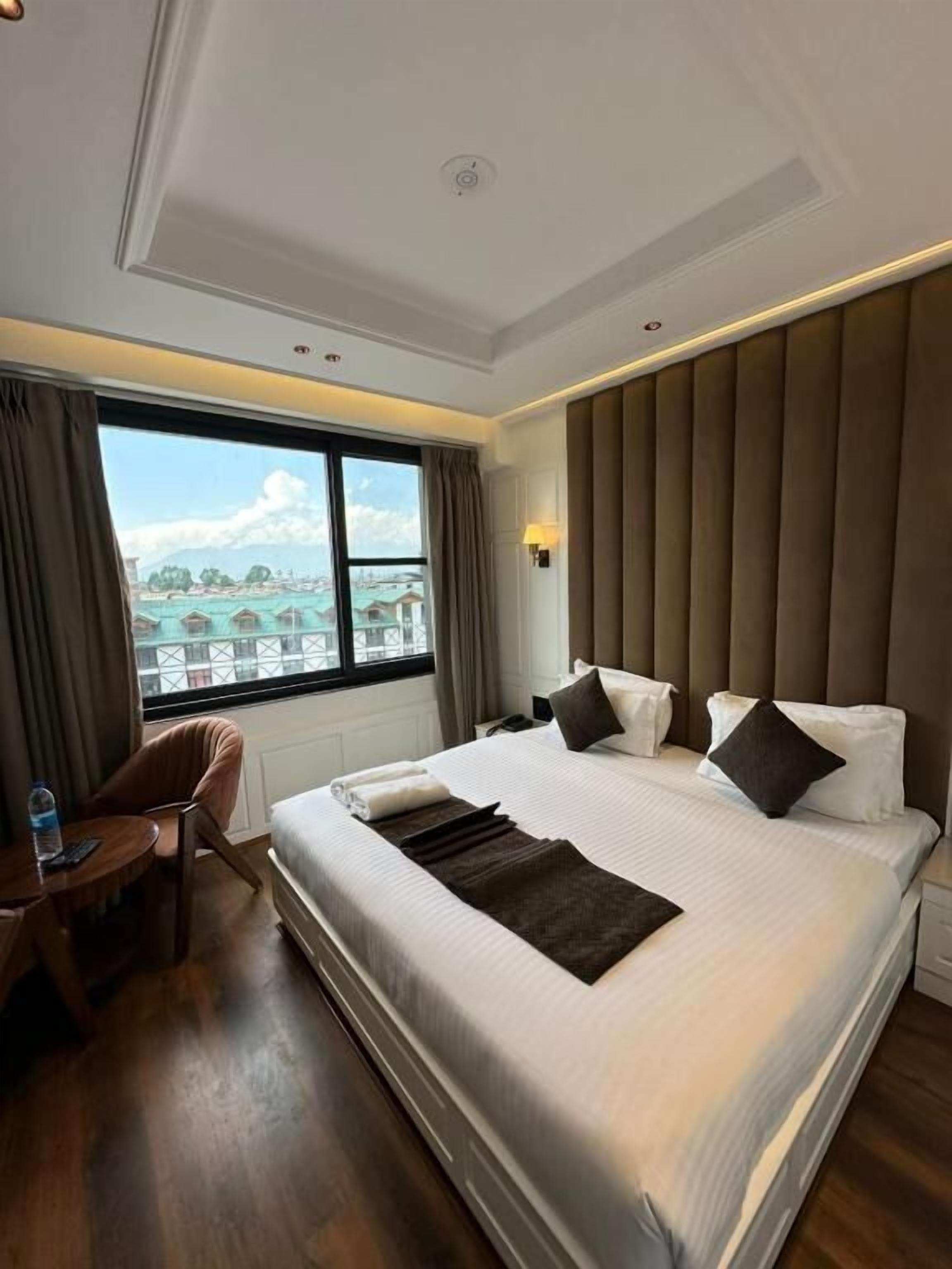 Deluxe Double Room, Garden View