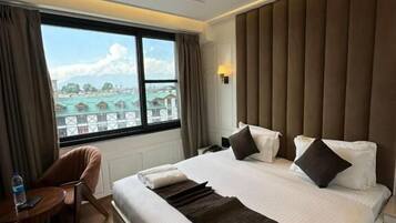 In-room safe, soundproofing, iron/ironing board, free WiFi