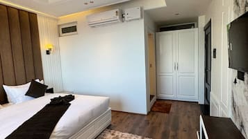 Deluxe Double Room, City View | In-room safe, soundproofing, iron/ironing board, free WiFi