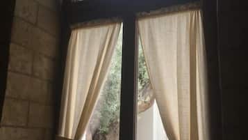 Deluxe Double Room, Patio, Courtyard View | Interior