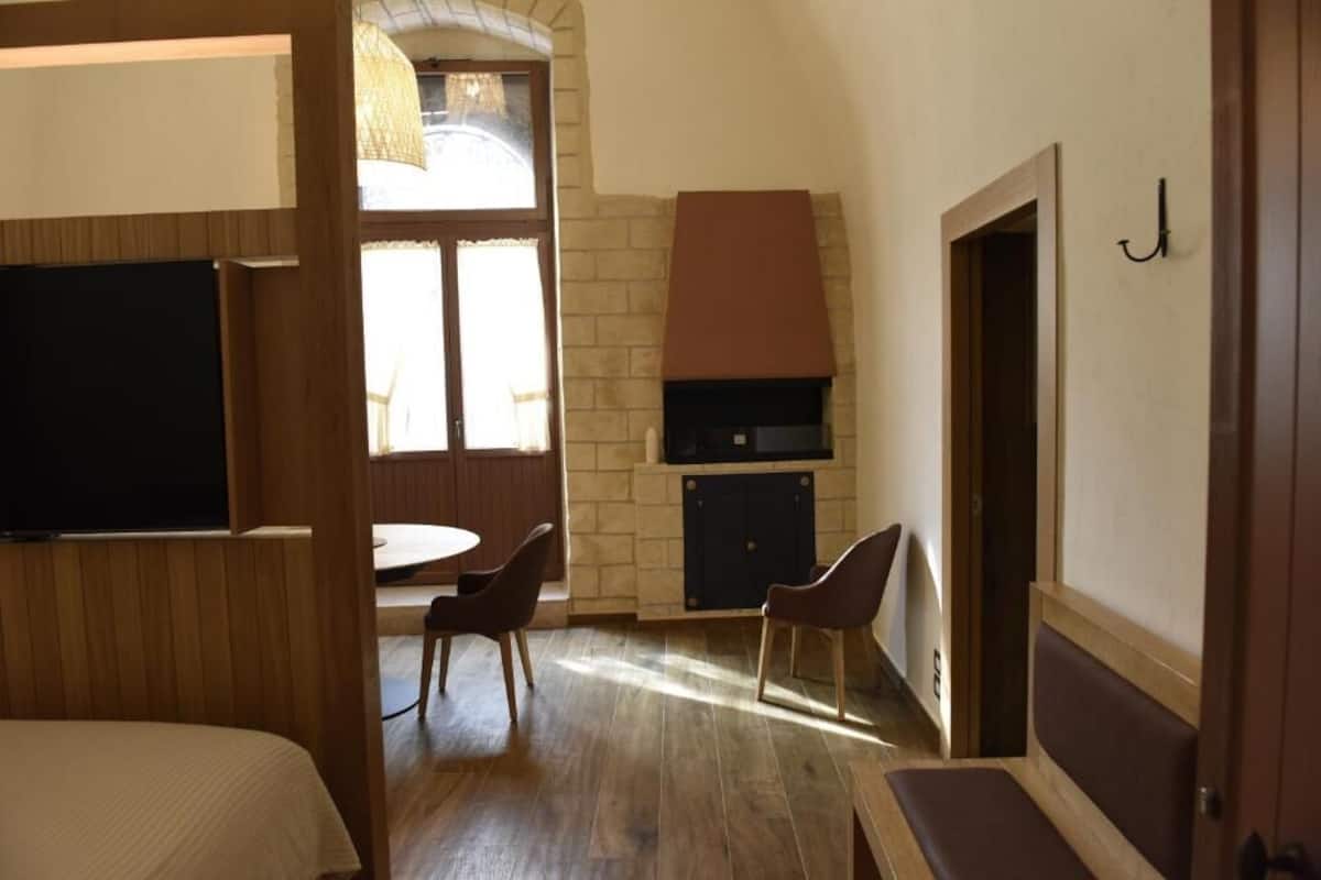 Phòng đôi Deluxe, sân hiên, quang cảnh sân vườn