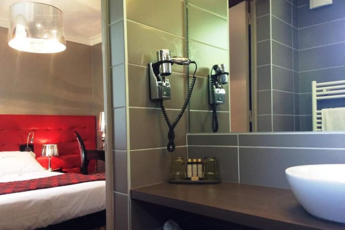 Quarto casal clássico, vista para o jardim