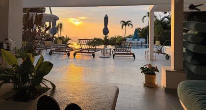 “Tranquilidad • Privacidad • Exclusividad” Las Brisas Acapulco Luxury Villa