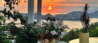 “Tranquilidad • Privacidad • Exclusividad”  Las Brisas Acapulco Luxury Villa